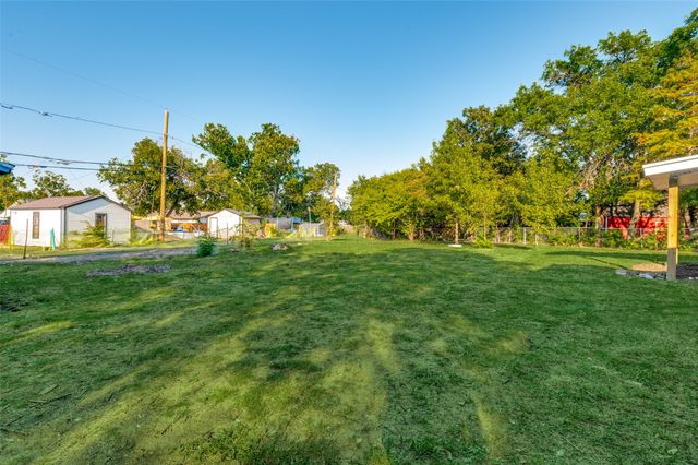 806 Highland Drive, Grand Prairie, TX 75051