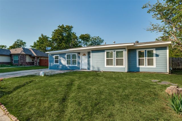 806 Highland Drive, Grand Prairie, TX 75051