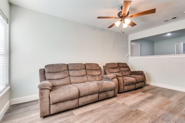 806 Highland Drive, Grand Prairie, TX 75051