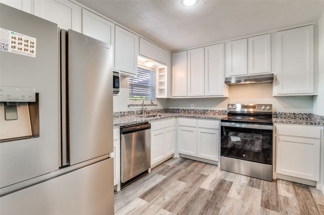 806 Highland Drive, Grand Prairie, TX 75051