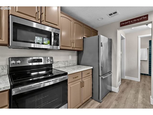 2460 DEBRA Dr, Springfield, OR 97477
