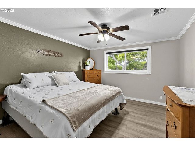 2460 DEBRA Dr, Springfield, OR 97477