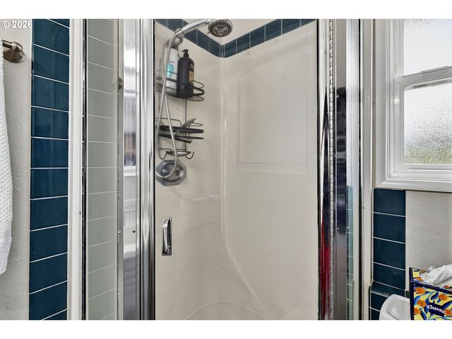 2460 DEBRA Dr, Springfield, OR 97477