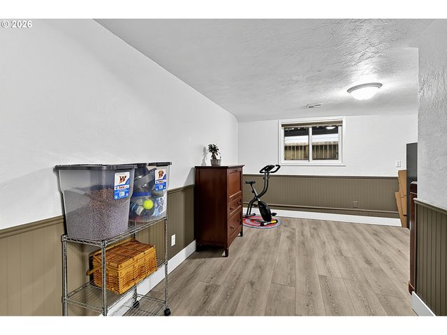2460 DEBRA Dr, Springfield, OR 97477