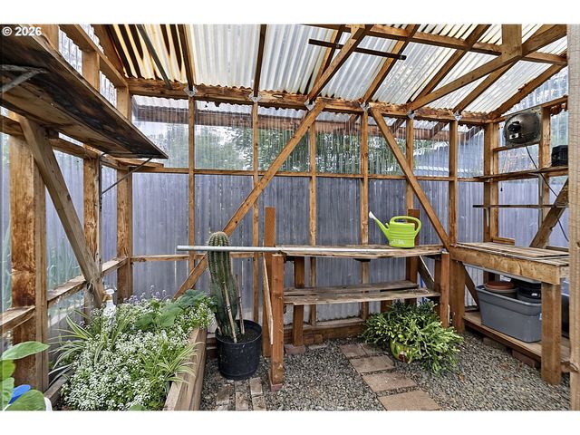 2460 DEBRA Dr, Springfield, OR 97477