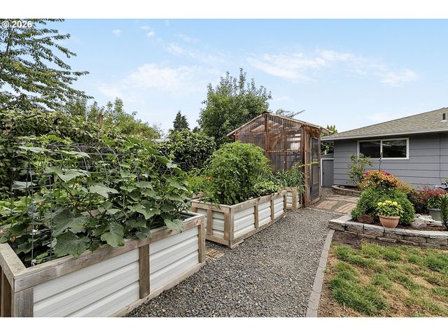 2460 DEBRA Dr, Springfield, OR 97477