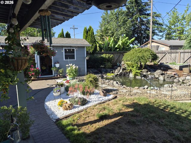 2460 DEBRA Dr, Springfield, OR 97477