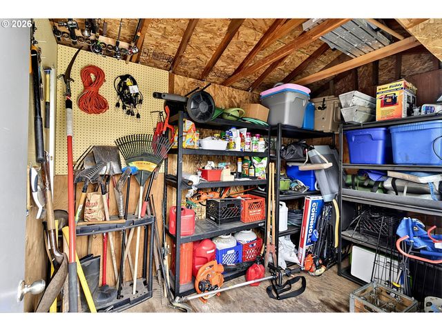 2460 DEBRA Dr, Springfield, OR 97477