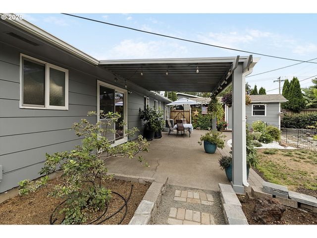 2460 DEBRA Dr, Springfield, OR 97477