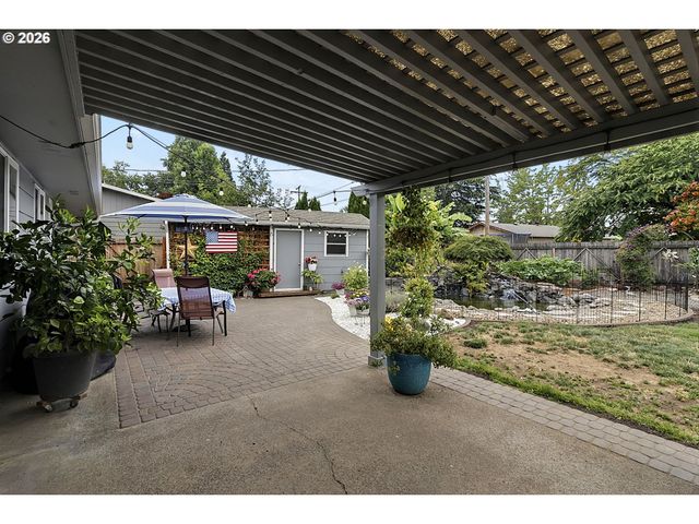 2460 DEBRA Dr, Springfield, OR 97477