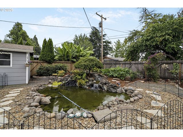 2460 DEBRA Dr, Springfield, OR 97477