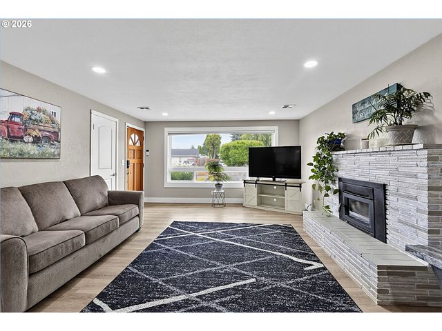 2460 DEBRA Dr, Springfield, OR 97477