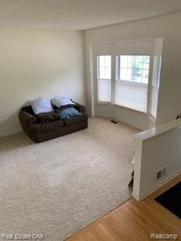 41719 Sleepy Hollow Drive, Novi, MI 48377