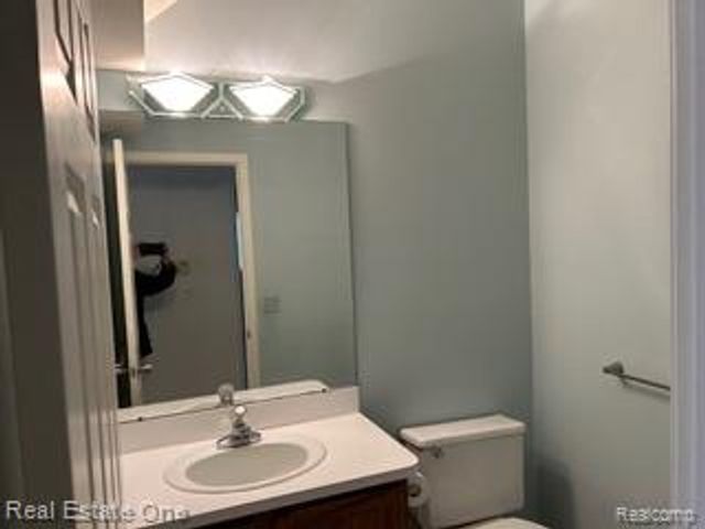 41719 Sleepy Hollow Drive, Novi, MI 48377