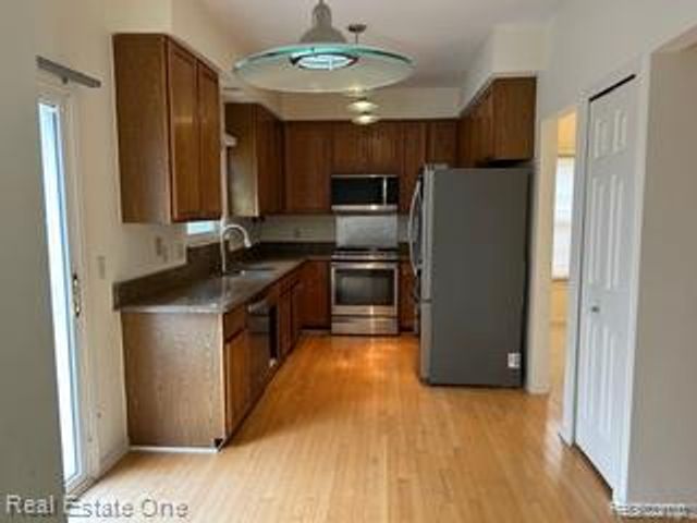 41719 Sleepy Hollow Drive, Novi, MI 48377