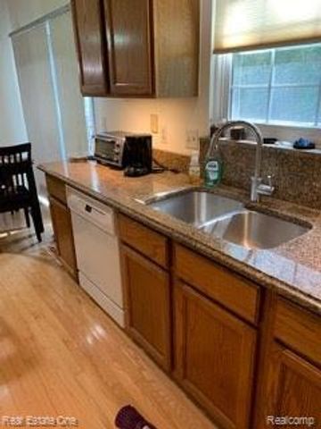 41719 Sleepy Hollow Drive, Novi, MI 48377