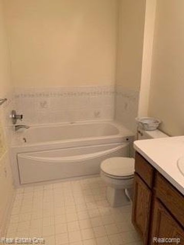 41719 Sleepy Hollow Drive, Novi, MI 48377