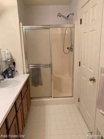 41719 Sleepy Hollow Drive, Novi, MI 48377