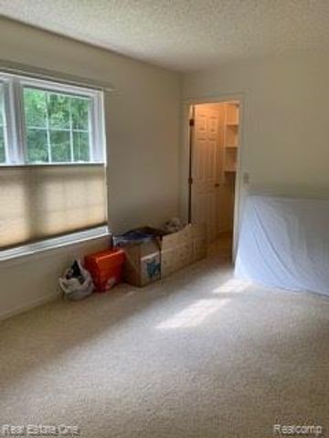 41719 Sleepy Hollow Drive, Novi, MI 48377