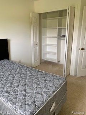 41719 Sleepy Hollow Drive, Novi, MI 48377