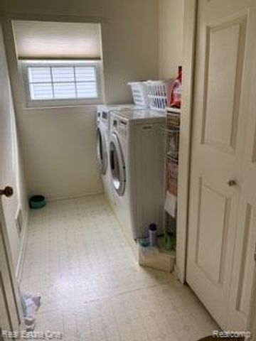 41719 Sleepy Hollow Drive, Novi, MI 48377