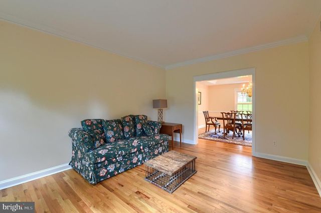 4980 WESTCHESTER DR, Harrisburg, PA 17112