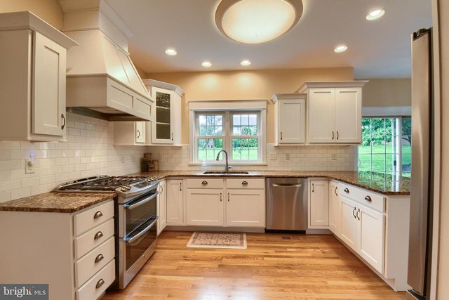 4980 WESTCHESTER DR, Harrisburg, PA 17112