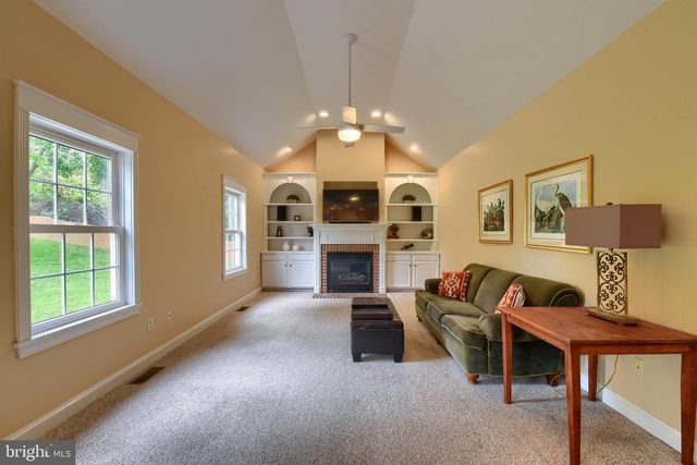 4980 WESTCHESTER DR, Harrisburg, PA 17112
