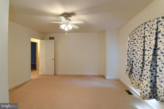 4980 WESTCHESTER DR, Harrisburg, PA 17112