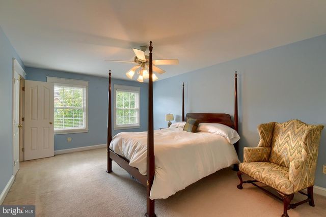 4980 WESTCHESTER DR, Harrisburg, PA 17112