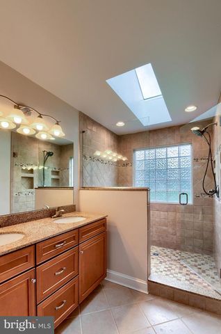 4980 WESTCHESTER DR, Harrisburg, PA 17112