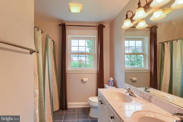 4980 WESTCHESTER DR, Harrisburg, PA 17112