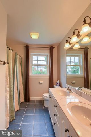 4980 WESTCHESTER DR, Harrisburg, PA 17112