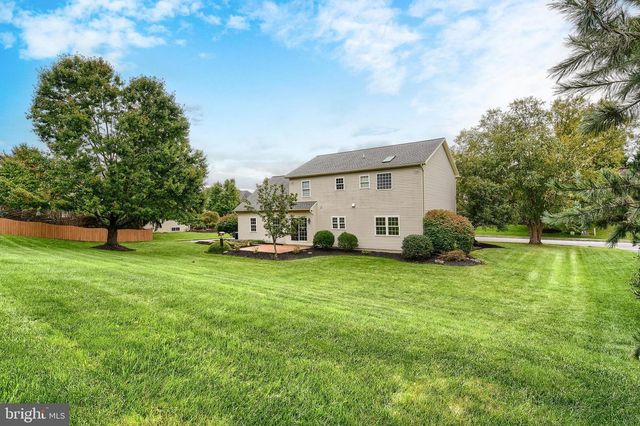 4980 WESTCHESTER DR, Harrisburg, PA 17112
