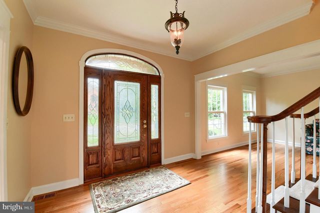 4980 WESTCHESTER DR, Harrisburg, PA 17112