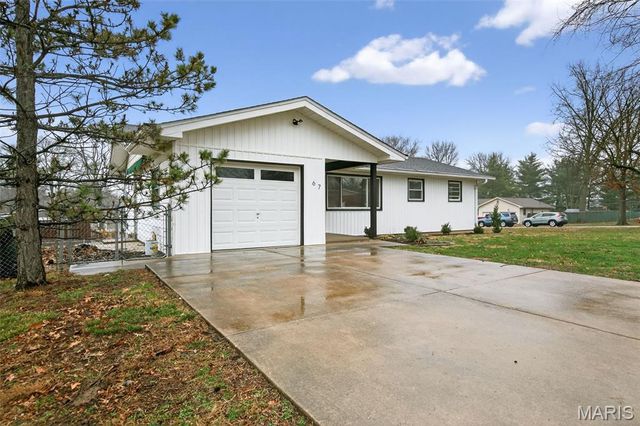 67 Strecker Road, Ellisville, MO 63011