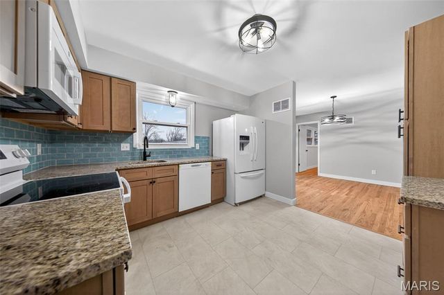 67 Strecker Road, Ellisville, MO 63011