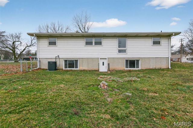 67 Strecker Road, Ellisville, MO 63011