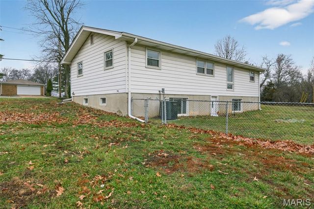 67 Strecker Road, Ellisville, MO 63011