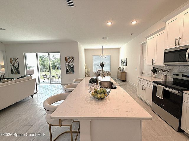 418 Cheltenham Avenue SE, Palm Bay, FL 32909
