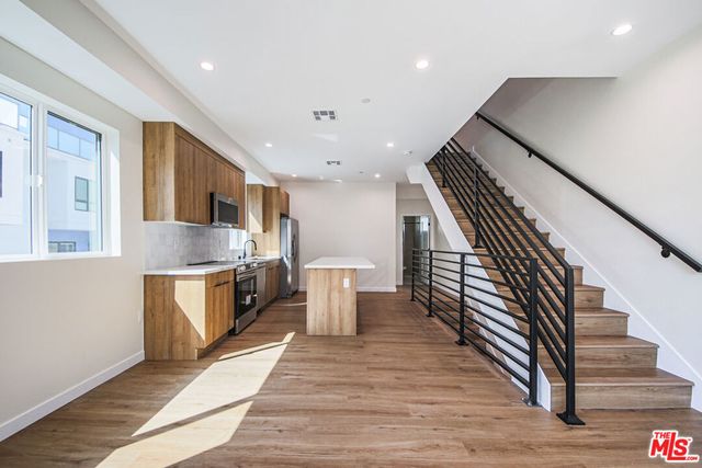 2129 Aaron Street, Los Angeles, CA 90026