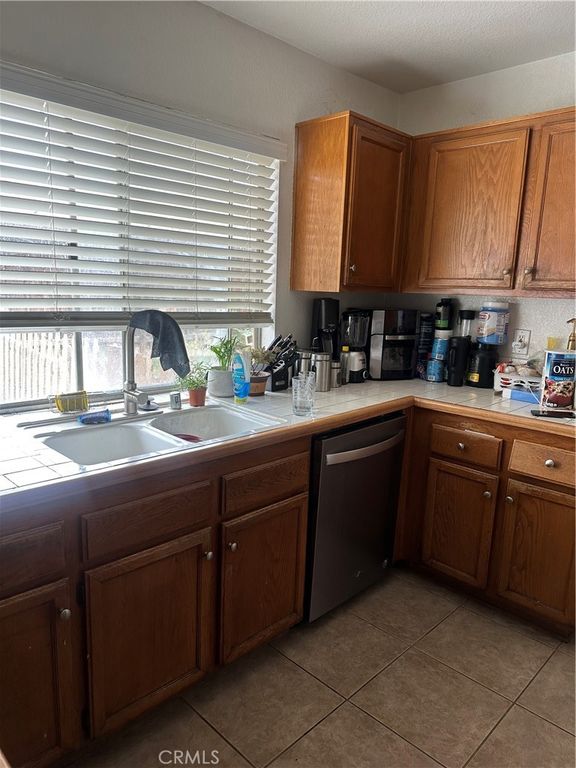 Image 2 of property listing at 2549 Waterford Court, San Bernardino, CA 92408