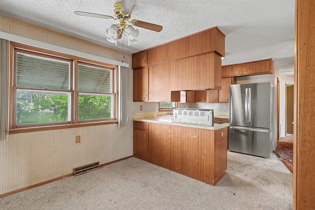 3715 Knoll Ridge Drive, Cedar Falls, IA 50613