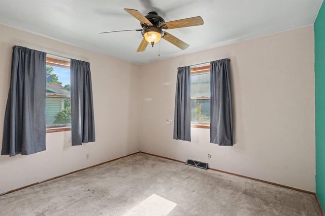 3715 Knoll Ridge Drive, Cedar Falls, IA 50613