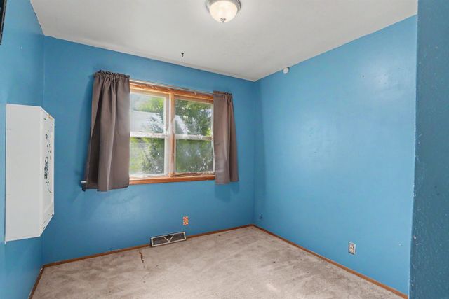 3715 Knoll Ridge Drive, Cedar Falls, IA 50613