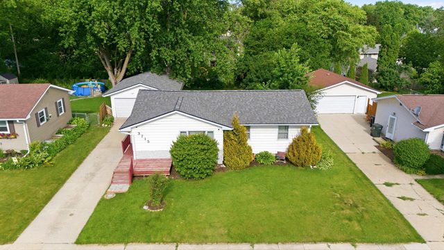 3715 Knoll Ridge Drive, Cedar Falls, IA 50613