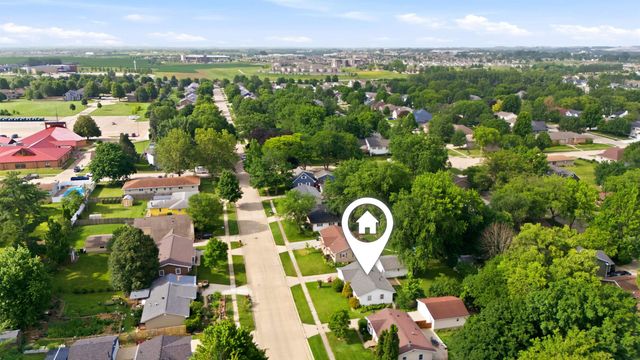 3715 Knoll Ridge Drive, Cedar Falls, IA 50613