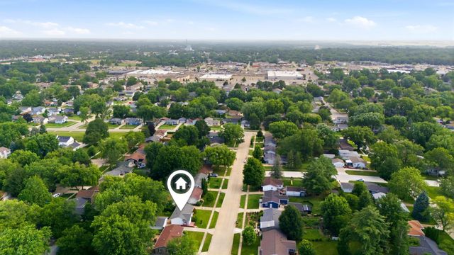 3715 Knoll Ridge Drive, Cedar Falls, IA 50613