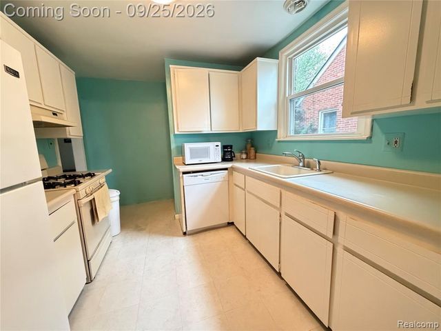 23835 Hollander Street, Dearborn, MI 48128