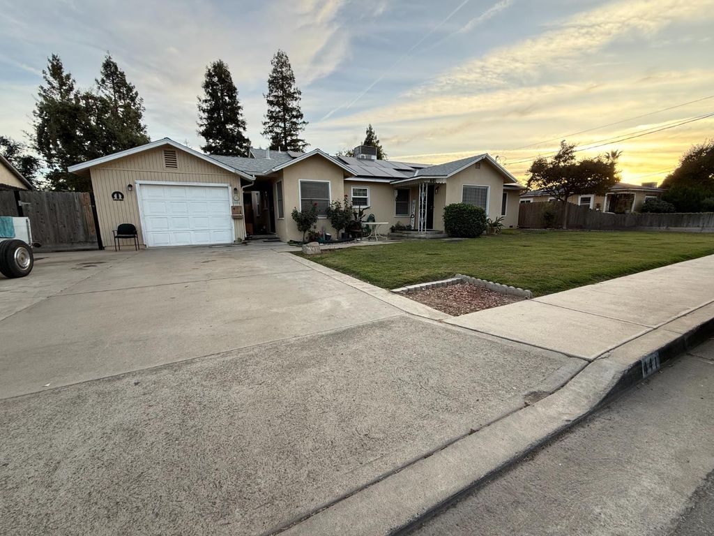 441 W Stanley Avenue, Reedley, CA 93654